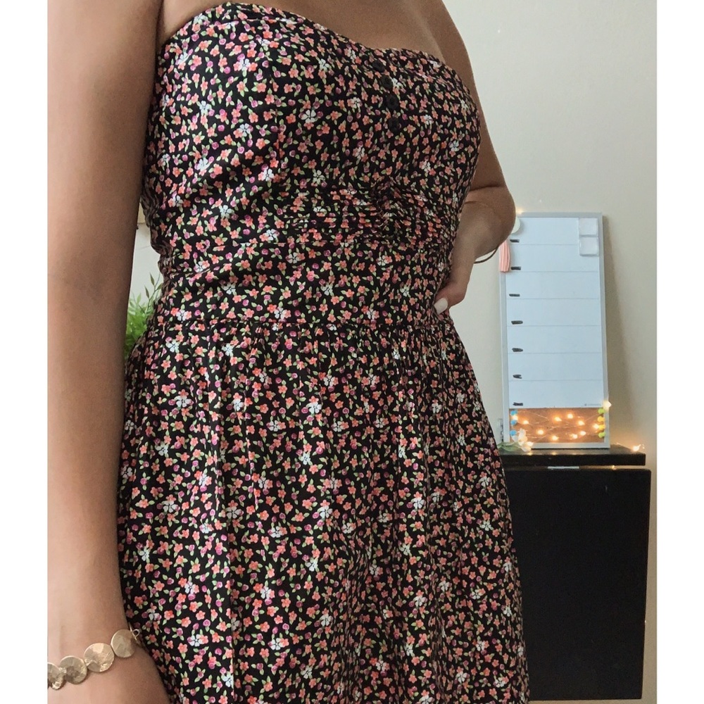 Cute knee lenght floral sweetheart neckline dress